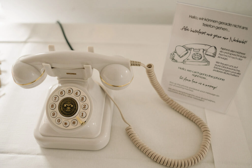 Retro-Telefon als Audio-Gästebuch mit Anleitung.