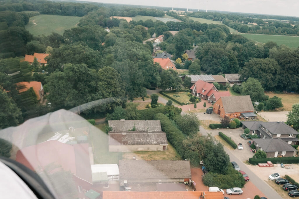 Blick aus einer Gondel auf die Gaststätte Bramlage und die Umgebung in Visbek.